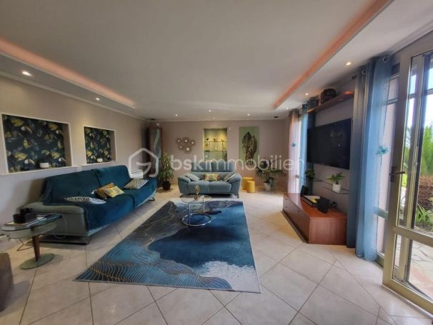 A louer MAISON 5 PIECES 247 M2 BORD DE MER MENTON