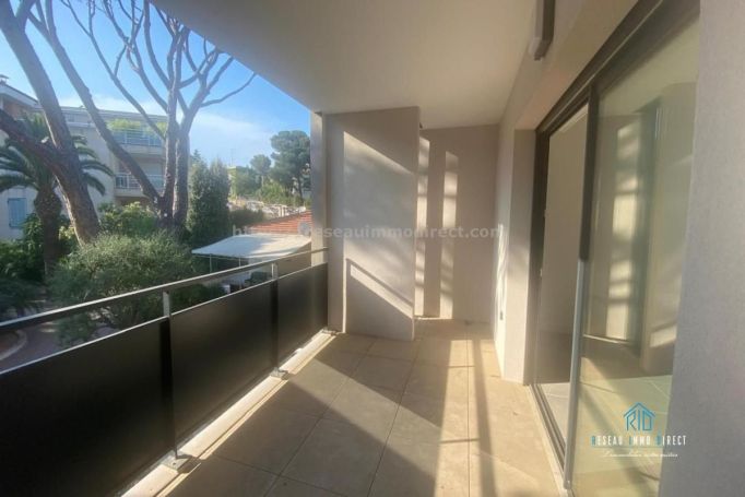 A louer APPARTEMENT DE PRESTIGE NEUF T2 61 M2 TERRASSE BORD DE MER SAINT RAPHAEL