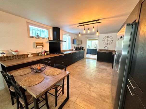 A louer MAISON 7 PIECES 210 M2 ROGNES