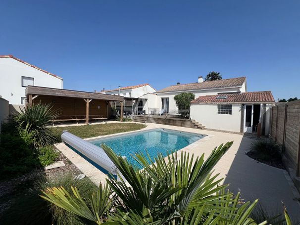 A vendre MAISON 9 PIECES 168 M2 BORD DE MER LONGEVILLE SUR MER