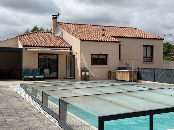 A vendre MAISON 5 PIECES 130 M2 BORD DE MER TALMONT SAINT HILAIRE