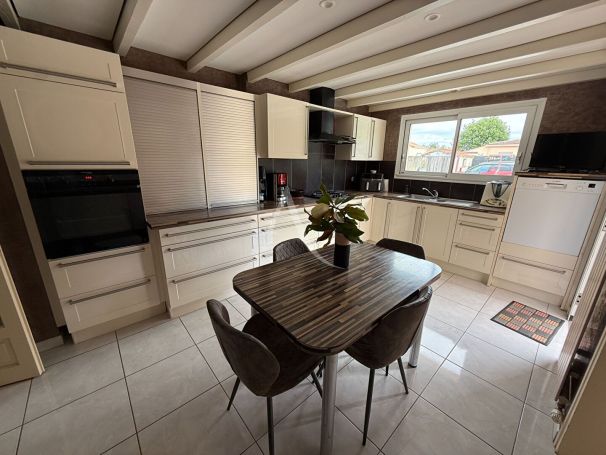 A vendre MAISON 5 PIECES 130 M2 BORD DE MER TALMONT SAINT HILAIRE