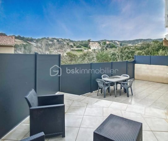 A louer STUDIO 26 M2 TERRASSE BORD DE MER PIETROSELLA