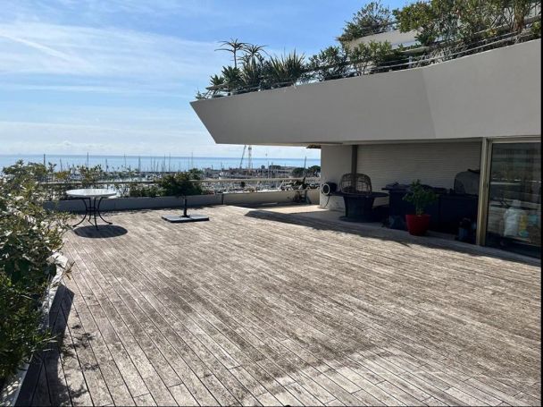A louer APPARTEMENT T5 136 M2 TERRASSE VUE MER VILLENEUVE LOUBET