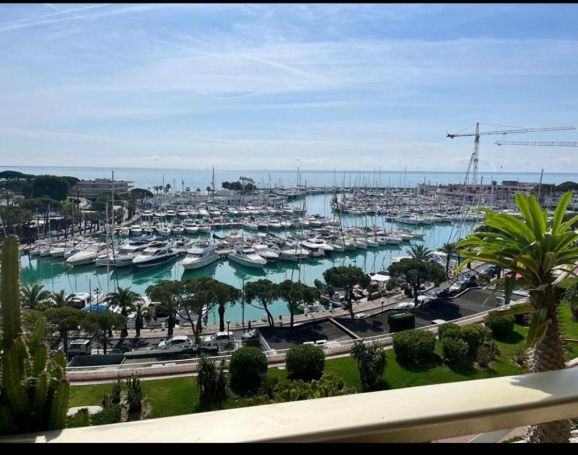 A louer APPARTEMENT T5 136 M2 TERRASSE VUE MER VILLENEUVE LOUBET