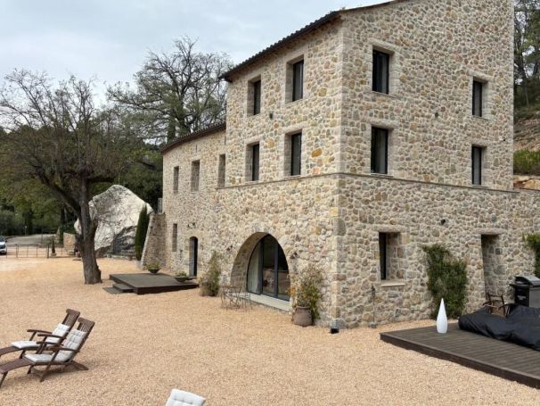 A vendre TERRAIN 94 759 M2 TOURRETTES