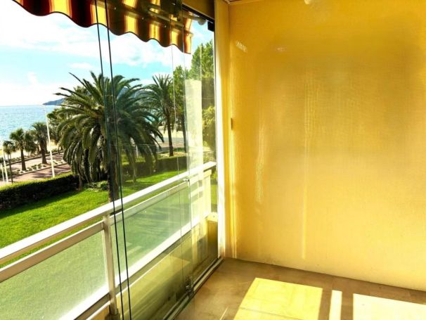 A louer APPARTEMENT T2 34 M2 TERRASSE PIEDS DANS L'EAU CANNES