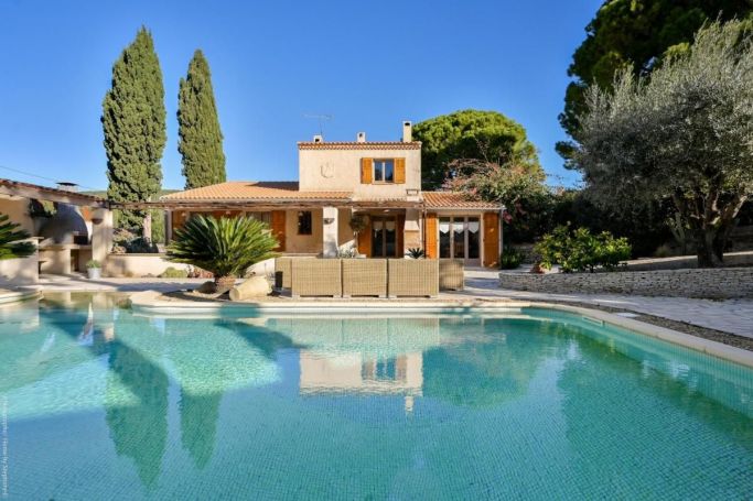 A louer MAISON DE MAîTRE CEYRESTE