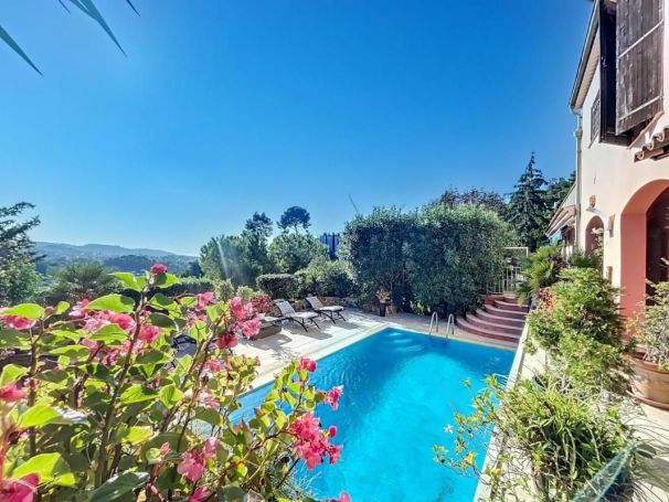 A louer MAISON 7 PIECES 232 M2 BORD DE MER MOUGINS