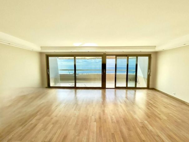 A louer APPARTEMENT T4 110 M2 TERRASSE PIEDS DANS L'EAU VILLENEUVE LOUBET