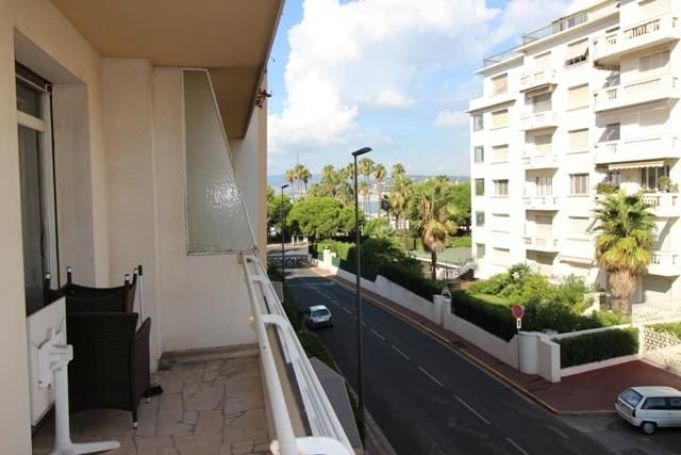 A louer APPARTEMENT T2 36 M2 TERRASSE VUE MER CANNES