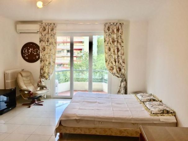 A louer APPARTEMENT DE PRESTIGE T3 TERRASSE BORD DE MER CANNES