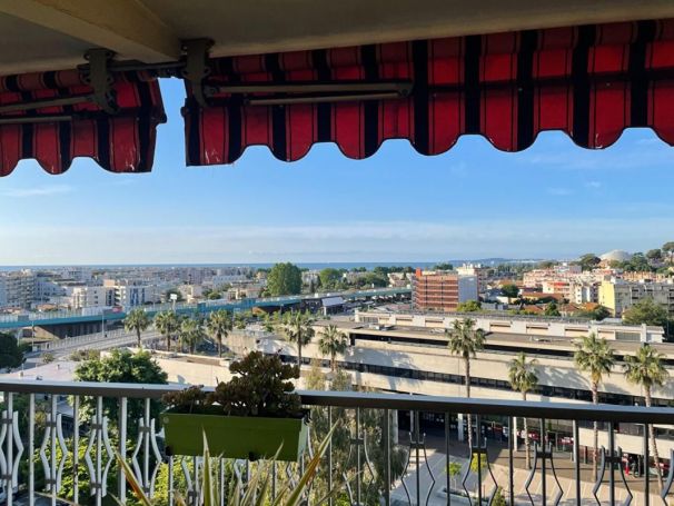 A louer APPARTEMENT T4 95 M2 TERRASSE VUE MER CAGNES SUR MER