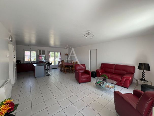 A vendre MAISON 4 PIECES 93 M2 BORD DE MER LONGEVILLE SUR MER