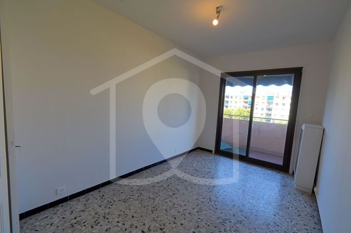 A louer APPARTEMENT T3 67 M2 TERRASSE BORD DE MER ANTIBES