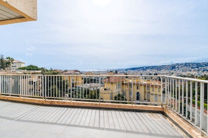 A louer APPARTEMENT DE PRESTIGE T5 213 M2 TERRASSE VUE MER NICE