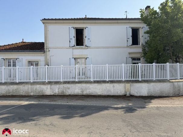 A louer MAISON DE MAîTRE BORD DE MER GRUES
