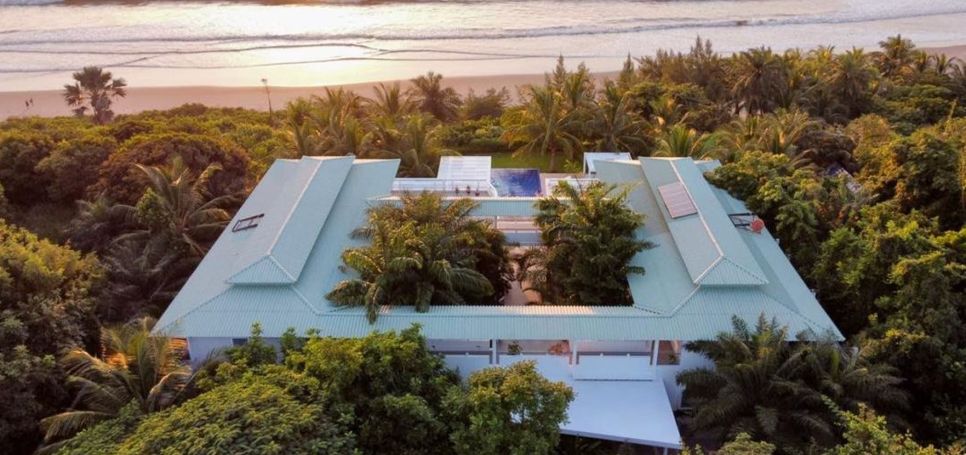 A vendre Somptueuse Propriété pieds dans l’eau sur une baie préservée Baie de Boucotte Cap skirring Sénégal