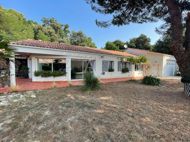 A vendre MAISON 12 PIECES 220 M2 BORD DE MER JARD SUR MER