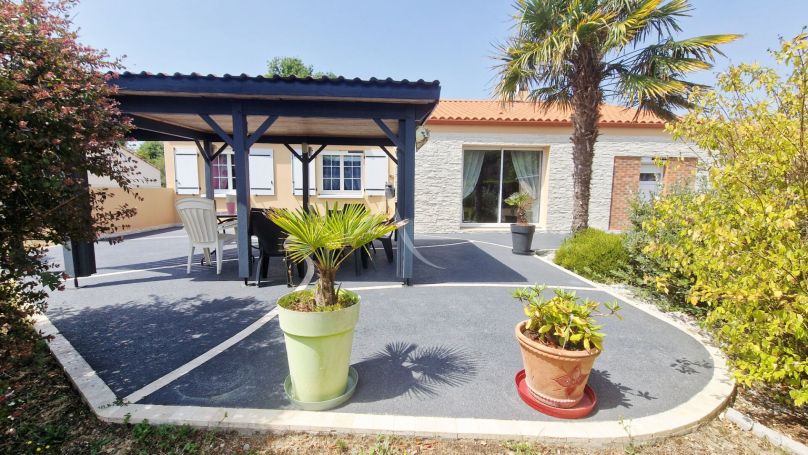 A vendre MAISON 7 PIECES 145 M2 BORD DE MER TALMONT SAINT HILAIRE