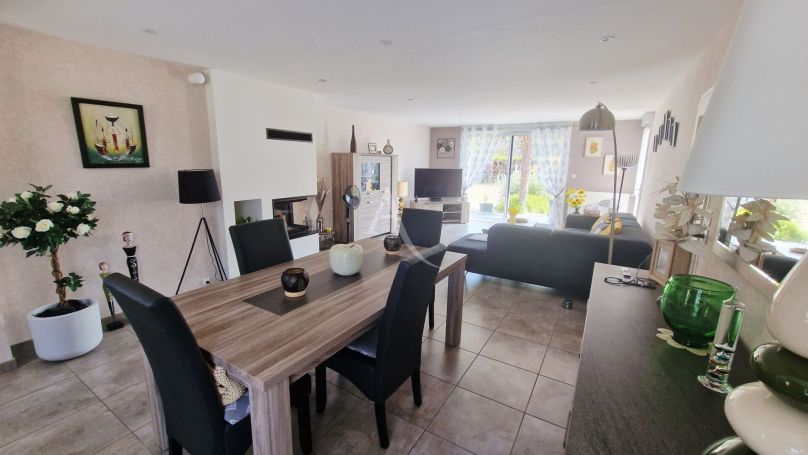 A vendre MAISON 7 PIECES 145 M2 BORD DE MER TALMONT SAINT HILAIRE