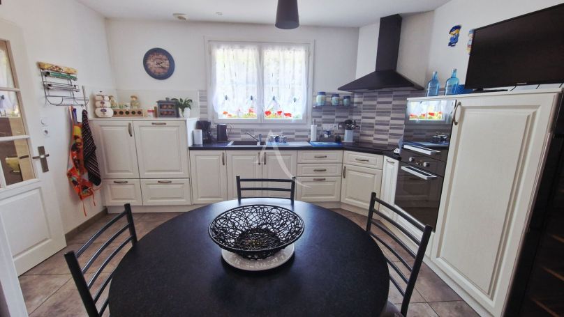 A vendre MAISON 7 PIECES 145 M2 BORD DE MER TALMONT SAINT HILAIRE