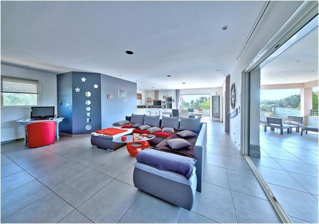 A louer MAISON 7 PIECES 250 M2 PLAGE à PIED SOLARO