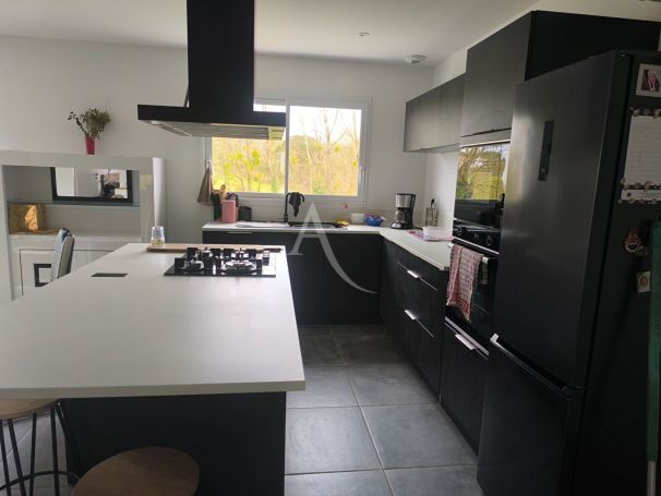 A vendre MAISON 4 PIECES 70 M2 BORD DE MER TALMONT SAINT HILAIRE