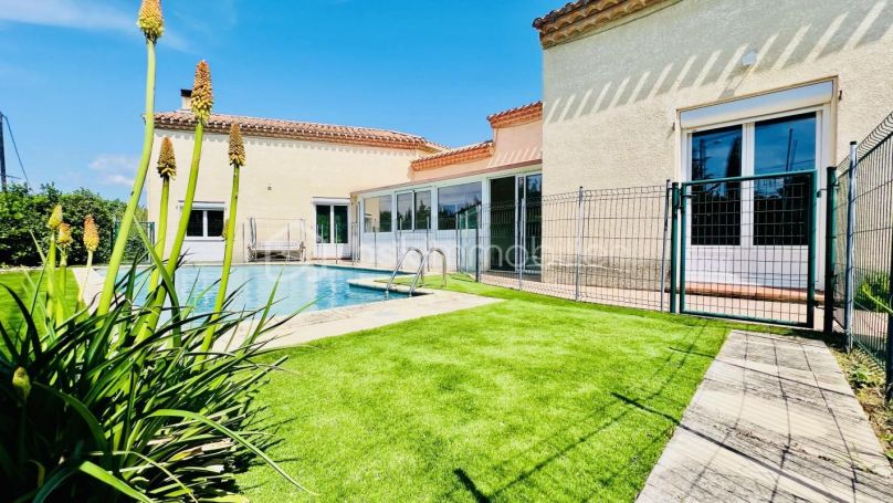 A louer MAISON D'ARCHITECTE BORD DE MER NEVIAN