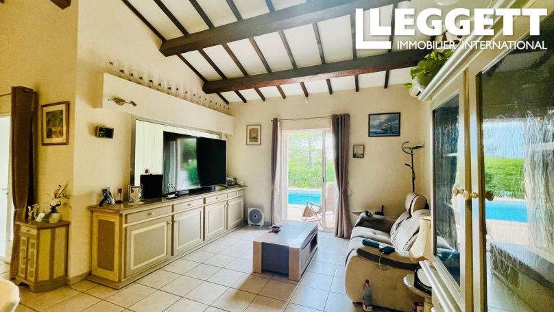 A louer MAISON 7 PIECES 180 M2 BORD DE MER SAINT RAPHAEL