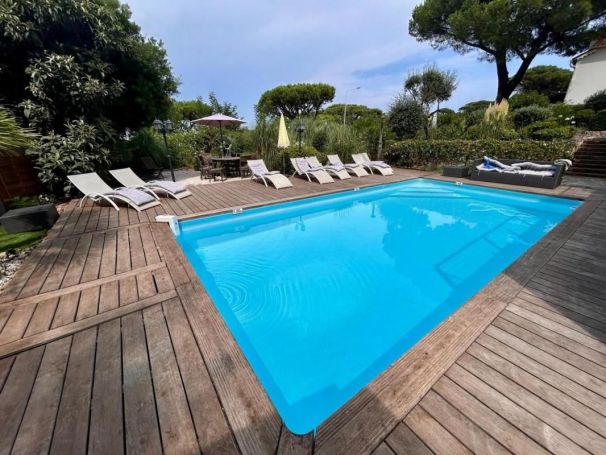 A louer MAISON 6 PIECES 200 M2 PIEDS DANS L'EAU GASSIN