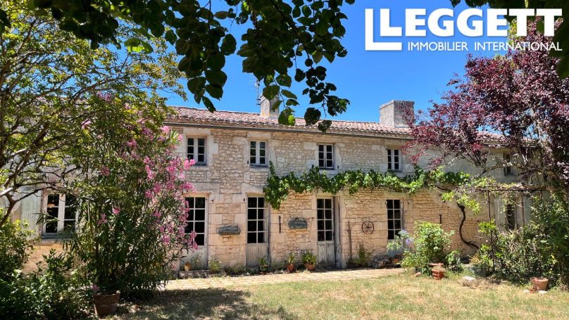 A louer LONGèRE 7 PIECES 205 M2 PIEDS DANS L'EAU SAINT PALAIS SUR MER