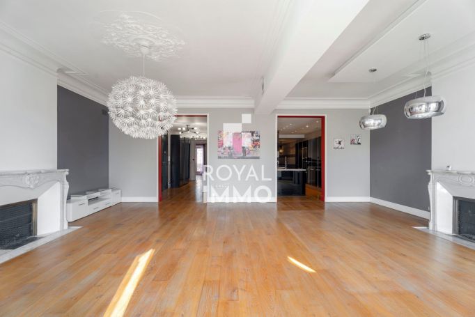 A vendre APPARTEMENT DE PRESTIGE T5 175 M2 BORD DE MER TOULON