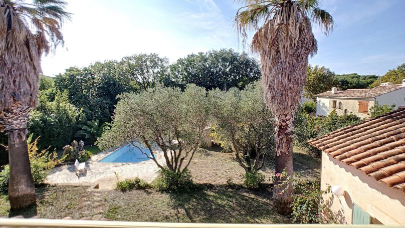 A vendre MAISON 5 PIECES 178 M2 PLAGE à PIED SIX FOURS LES PLAGES