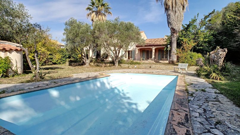 A vendre MAISON 5 PIECES 178 M2 PLAGE à PIED SIX FOURS LES PLAGES