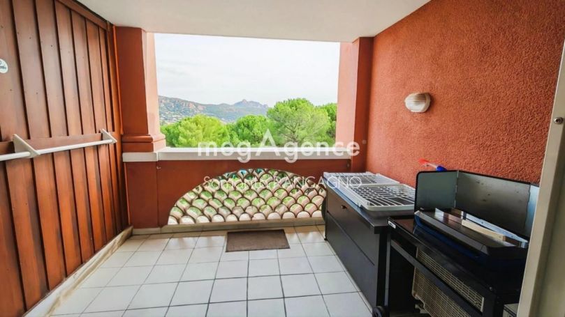 A louer APPARTEMENT T2 27 M2 TERRASSE BORD DE MER SAINT RAPHAEL