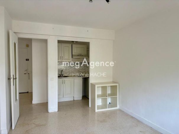 A louer APPARTEMENT T2 35 M2 TERRASSE BORD DE MER NICE
