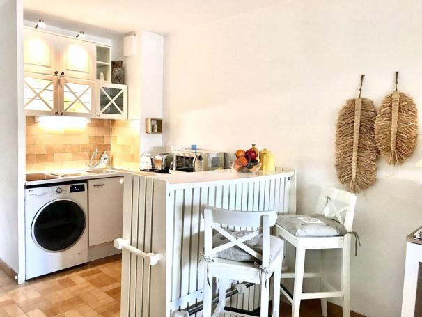 A louer APPARTEMENT T3 39 M2 TERRASSE PIEDS DANS L'EAU GRIMAUD