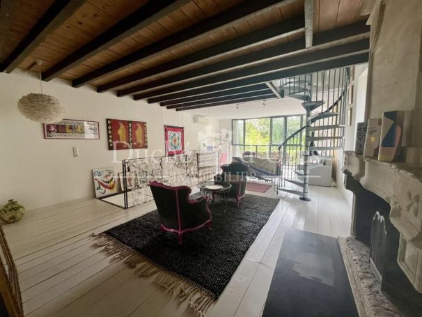 A louer LOFT 3 PIECES 110 M2 UZES