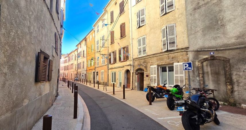 A louer APPARTEMENT T2 53 M2 SIGNES