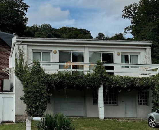 A vendre BELLE Maison 6 PIECES 240 m² au coeur d'un village tous commerces FECAMP