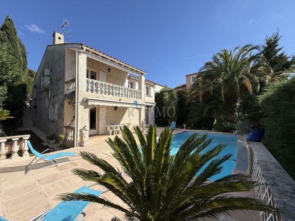 A vendre MAISON 4 PIECES 136 M2 BORD DE MER SAINT RAPHAEL