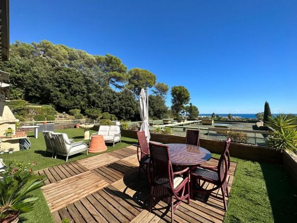 A louer APPARTEMENT T3 88 M2 TERRASSE VUE MER CAGNES SUR MER
