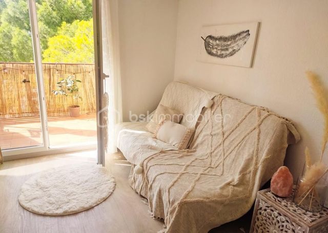 A louer STUDIO 18 M2 TERRASSE BORD DE MER LA LONDE LES MAURES