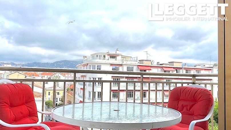 A louer APPARTEMENT DE PRESTIGE T3 72 M2 TERRASSE BORD DE MER NICE