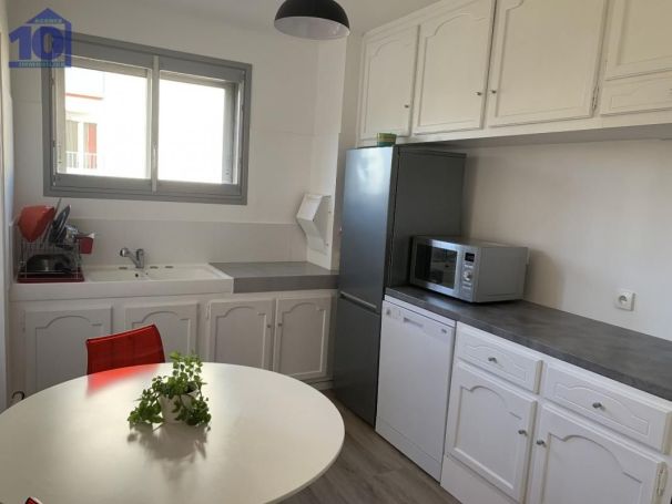 A louer APPARTEMENT T3 83 M2 BEZIERS