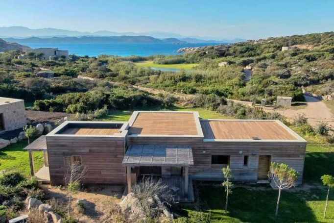 A vendre Magnifique villa neuve à 200m de la plage.CAVALOÂ VUE MER BONIFACIO