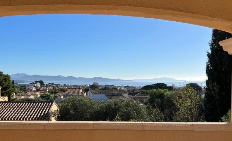 A vendre VILLA 6 PIECES quartier calme VUE MER La Ciotat