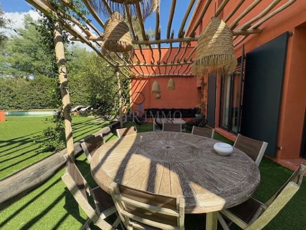 A louer MAISON CONTEMPORAINE PLAGE à PIED GRIMAUD