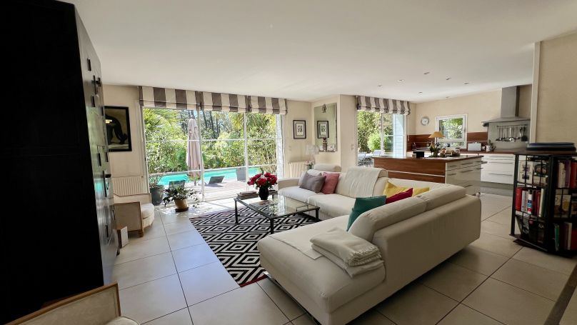 A vendre VILLA T6 PISCINE